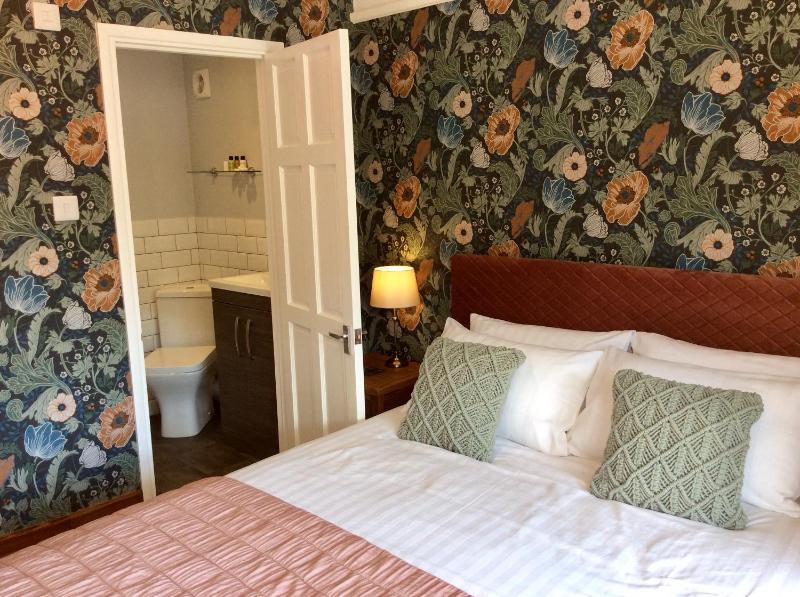 Deluxe Double Room with Balcony image 3