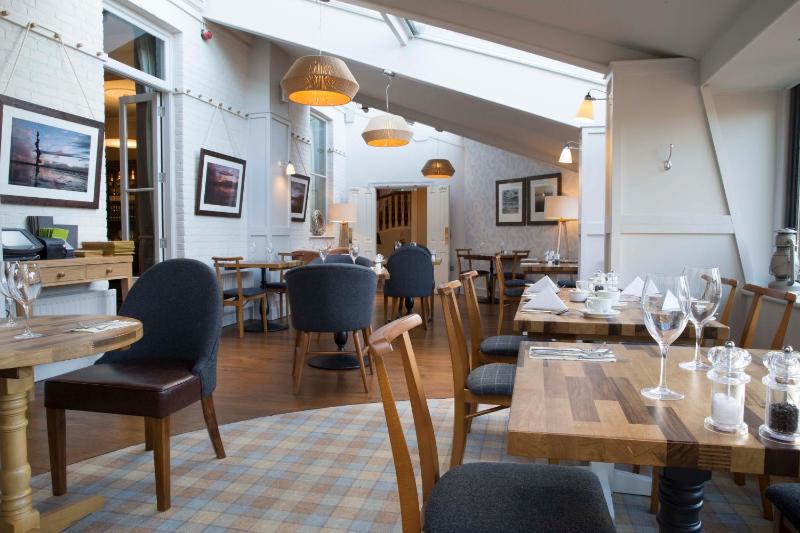 Single Room with Bathroom image 2