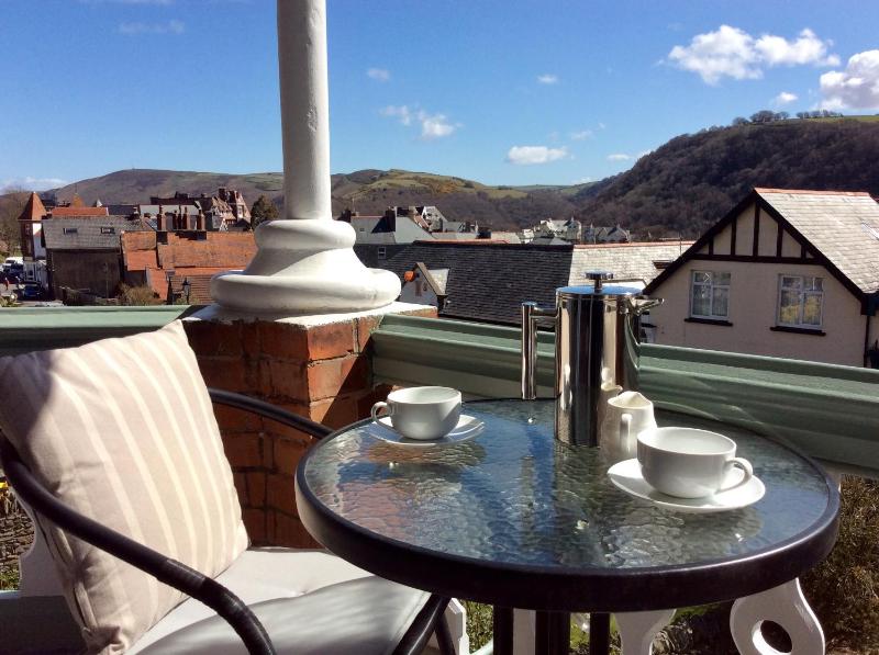 Deluxe Double Room with Balcony image 2