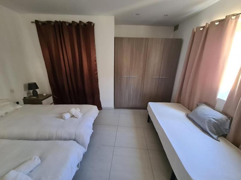 St Julians Central 2 Bedroom Apartment - image 16