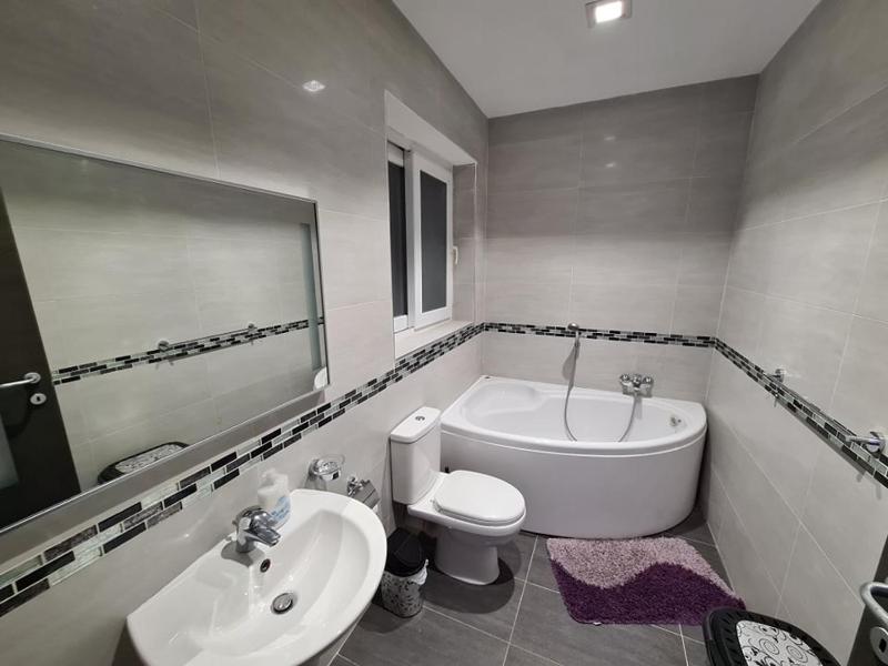 St Julians Central 2 Bedroom Apartment - image 7