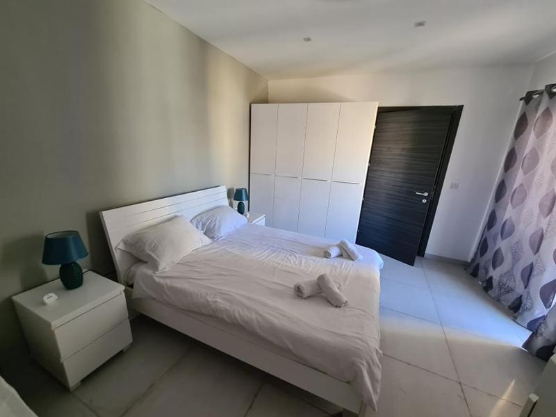St Julians Central 2 Bedroom Apartment - image 9