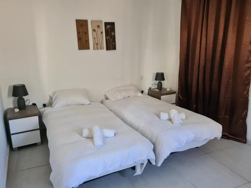 St Julians Central 2 Bedroom Apartment - image 14