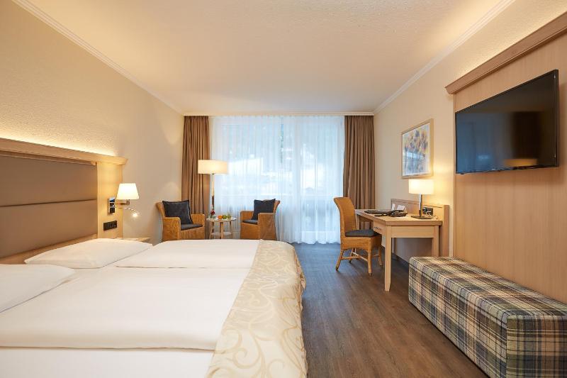 Double Room with View of Zugspitze Mountain image 4
