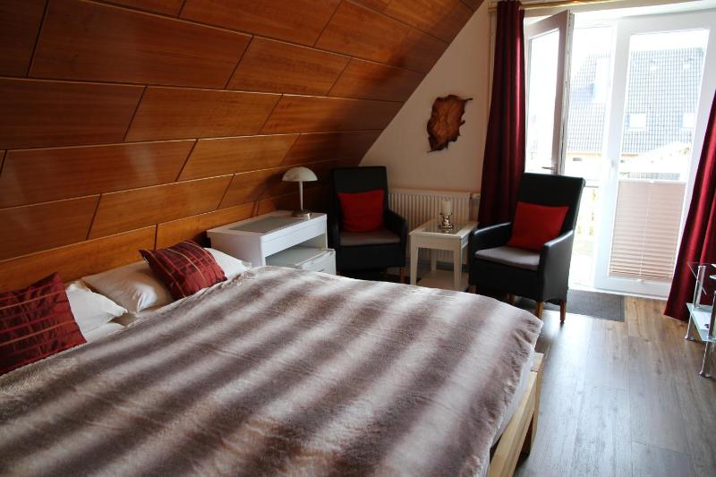Double Room with Balcony image 3