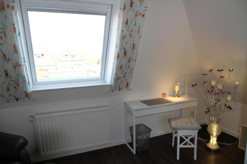 Large Double Room image 4