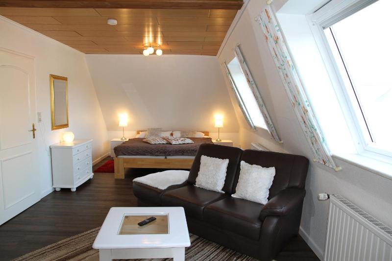 Large Double Room image 3