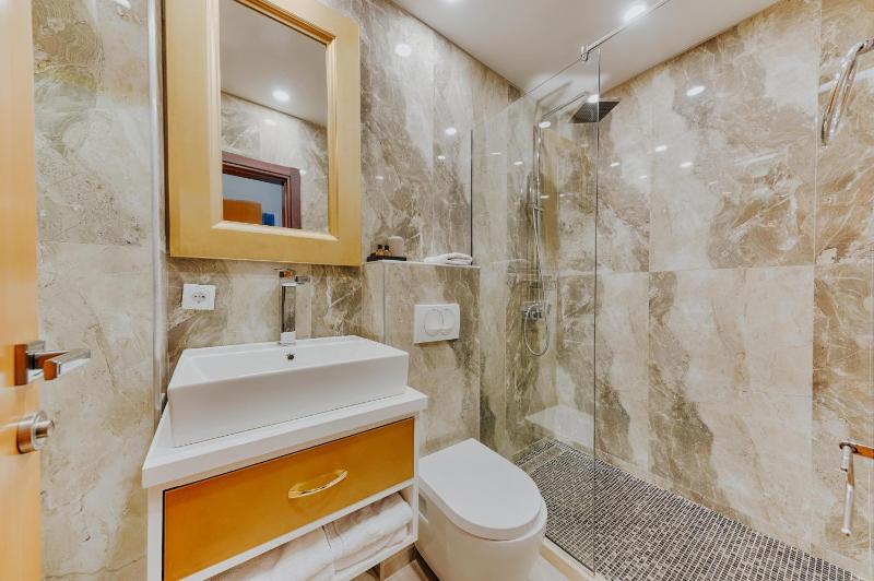 Triple Room with Balcony image 4