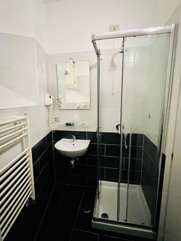 Superior Triple Room image 3