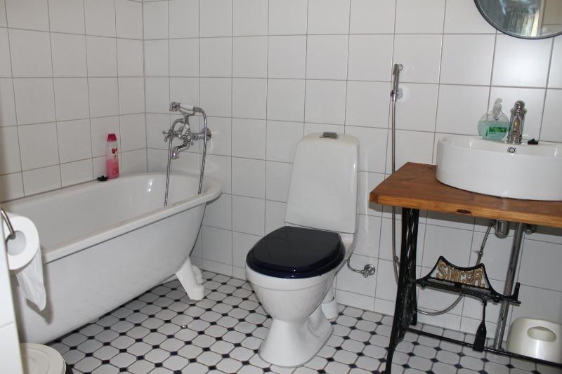 Large Double or Twin Room image 2