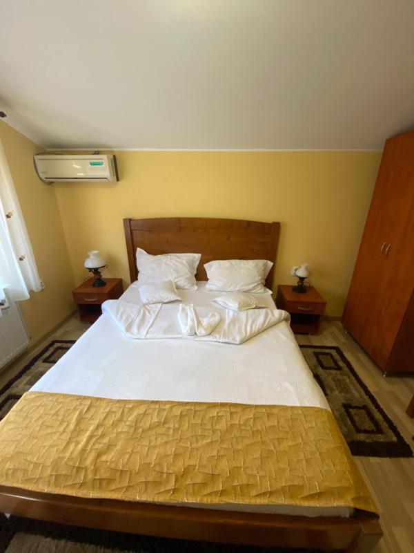 Economy Double Room image 4