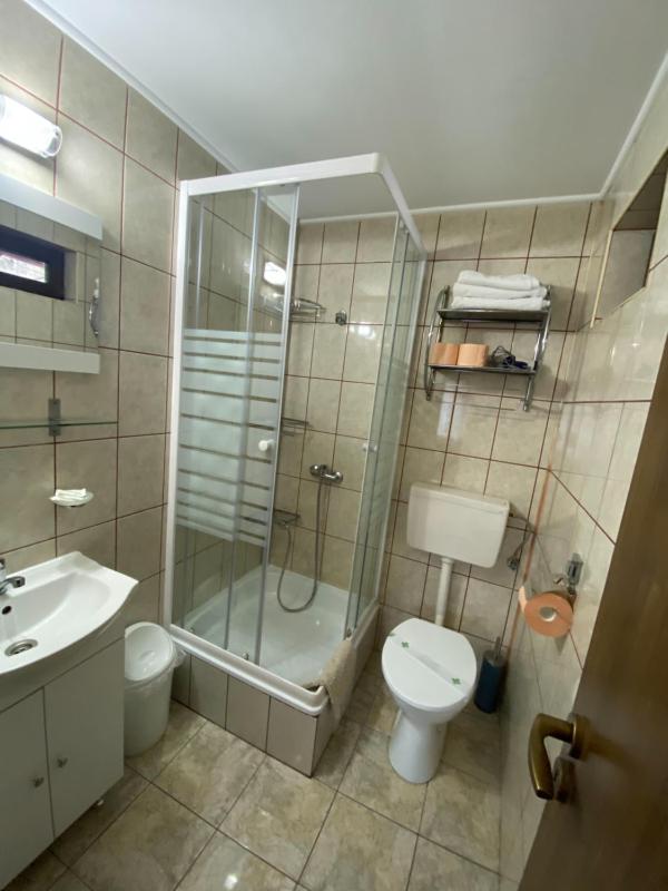 Economy Double Room image 3