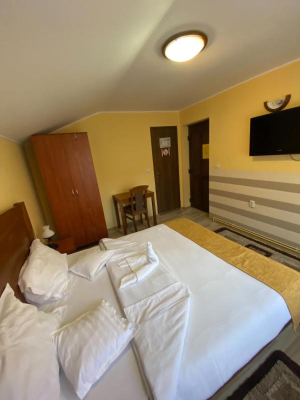 Economy Double Room image 2