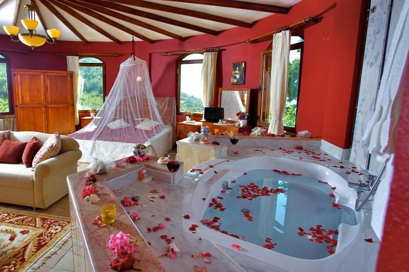 Honeymoon Suite image 1