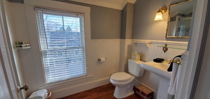 Queen Room - Victorian  image 2