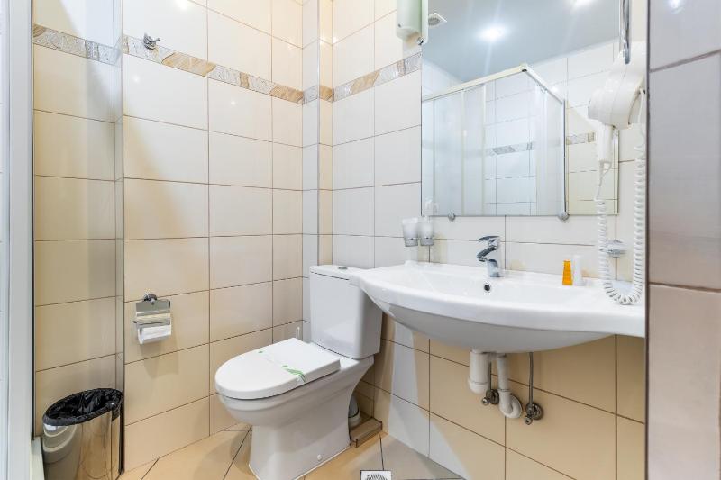 Standard Double Room image 4