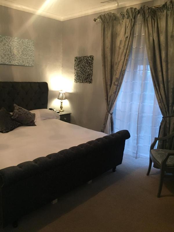 Double Room with Private Bathroom image 4