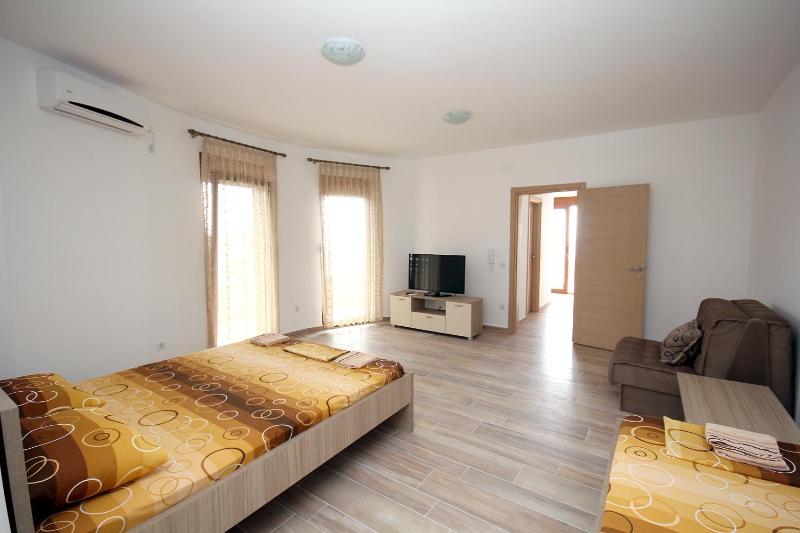 Triple Room with Sea View image 1