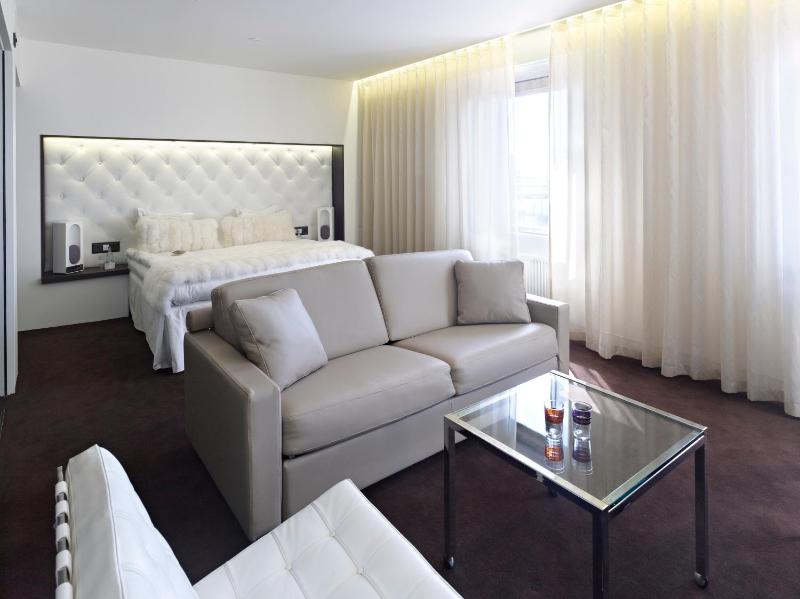 Premium Junior Suite image 4