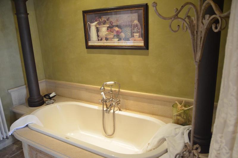 Imperial Suite image 2