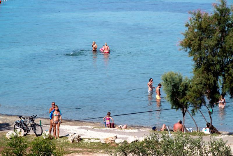 Studio with Balcony image 3