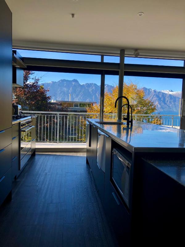 Remarkable Escape Breathtaking Views with Hot Tub - image 35