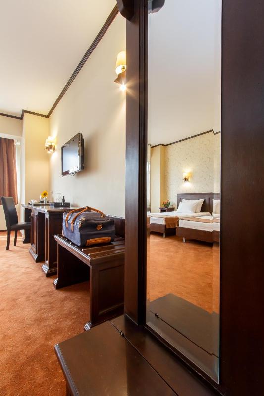 Executive Triple Room image 4