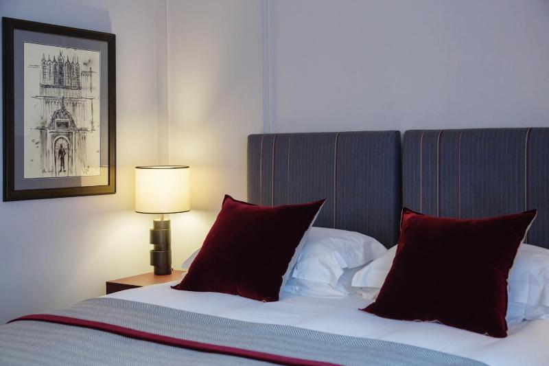 Small Double Room image 2