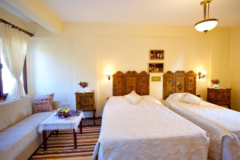 Standard Double Room image 3