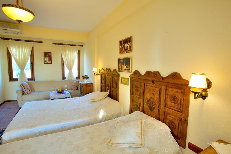 Standard Double Room image 4