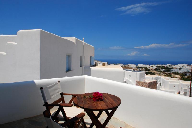 Triple Room with Balcony image 2