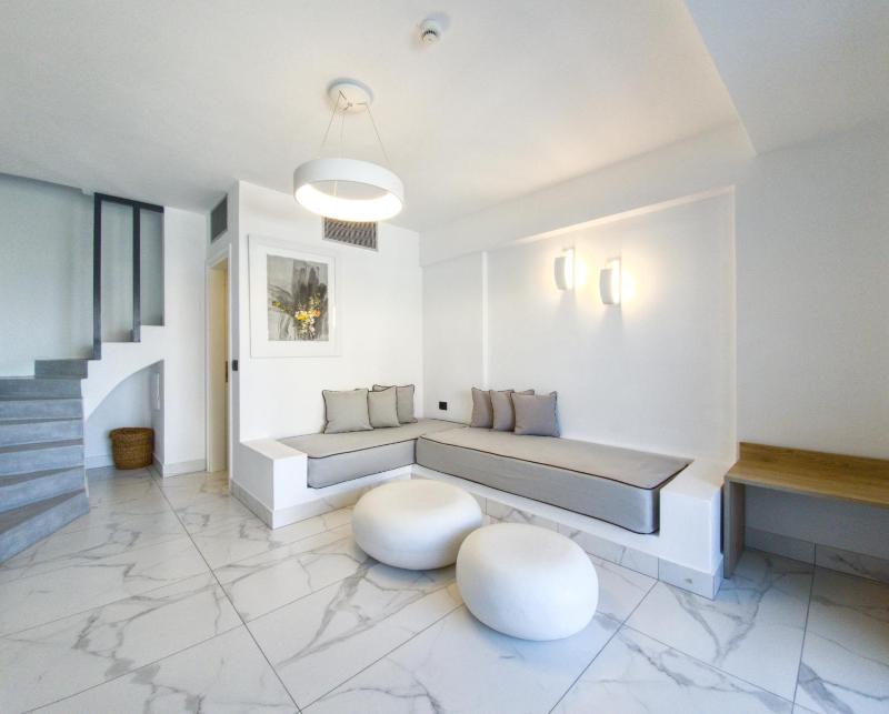 Superior Suite with Private Mini Pool - 375° image 3