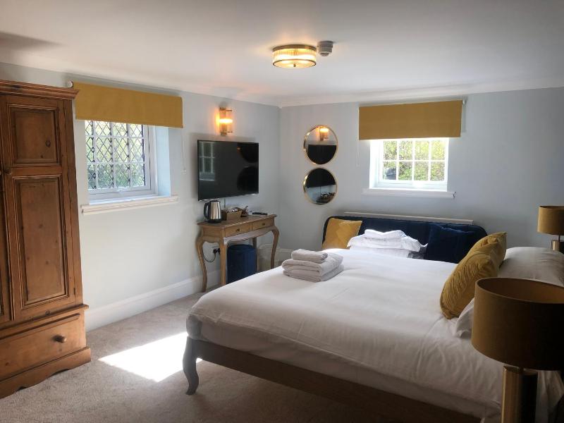 Family Room image 1
