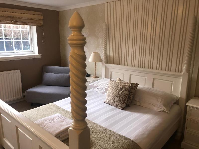 Four Poster Room image 4