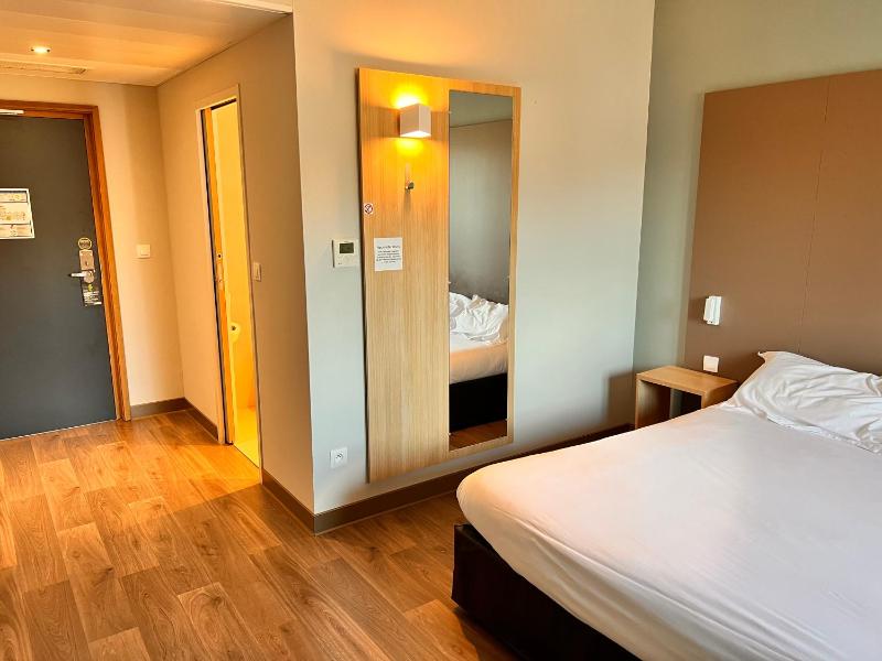 Large Double Room image 4