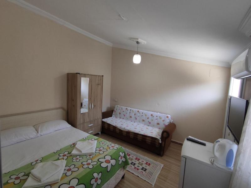 Economy Double Room image 4