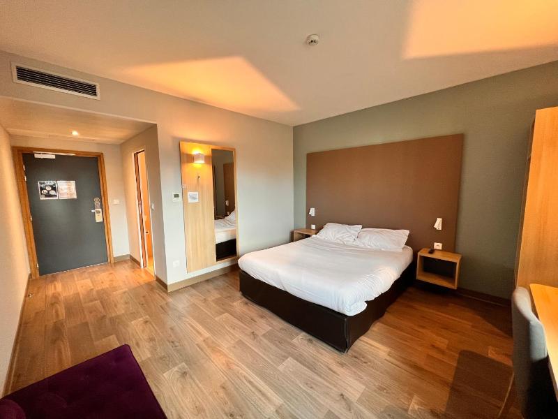 Large Double Room image 1