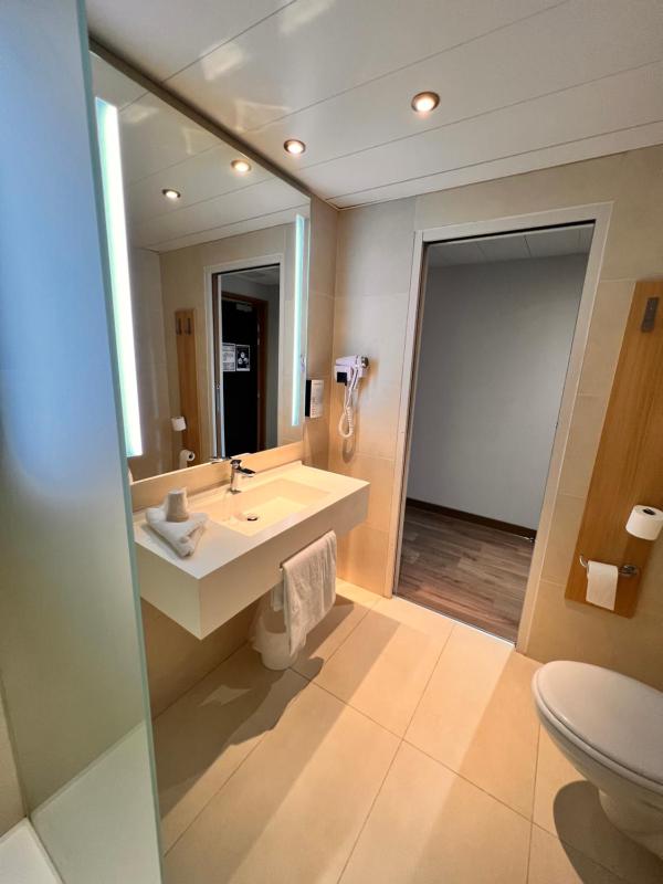 Large Double Room image 3
