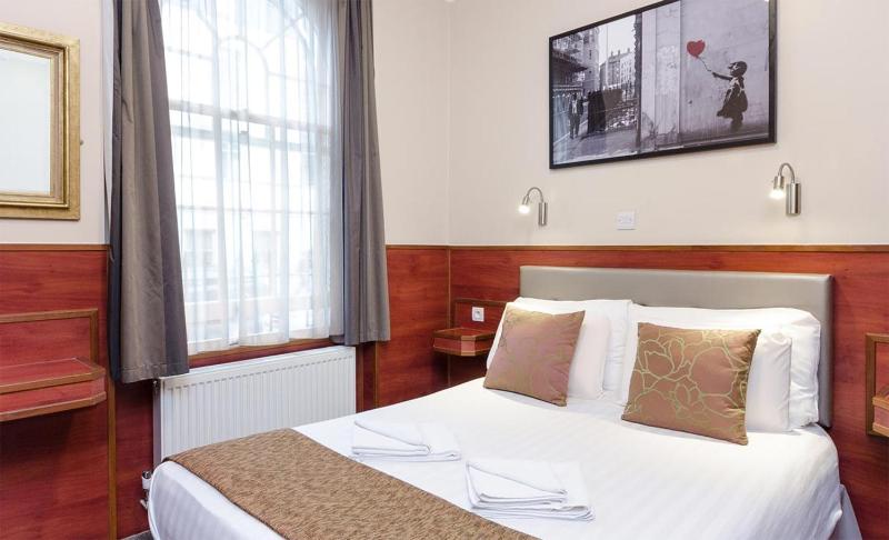 Small Double Room image 4