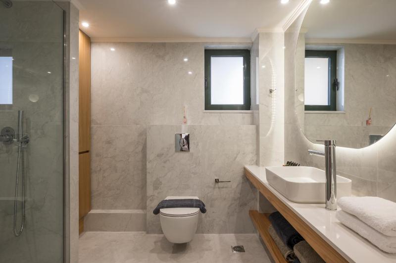 Villa City View - Heated Pool & Gym & Sauna - Majestic views - 5 min drive from center - image 9