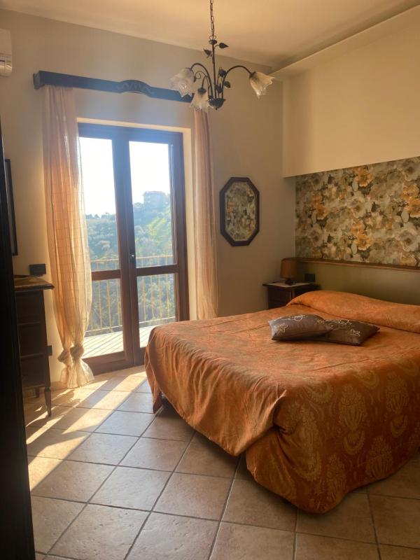 Double Room with Balcony and Sea View image 2