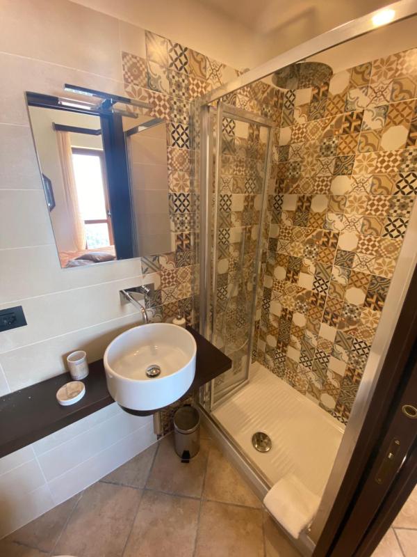 Double Room with Balcony and Sea View image 4