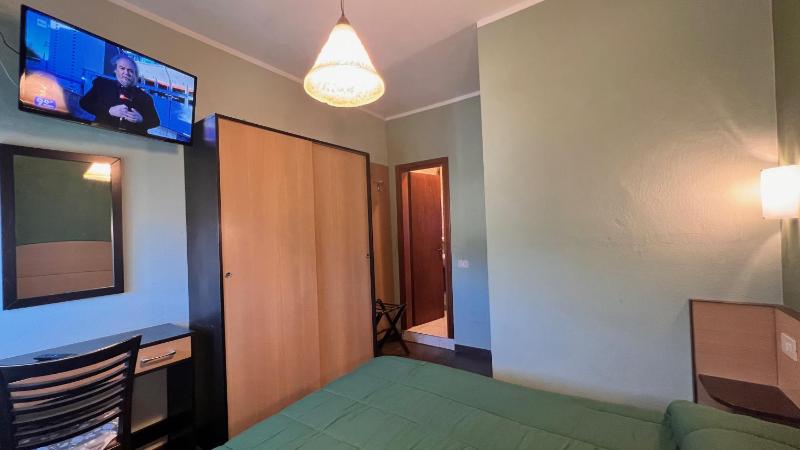 Single Room image 4