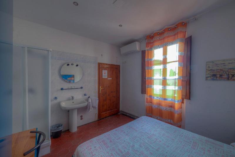 Double Room with Shared Toilet image 4