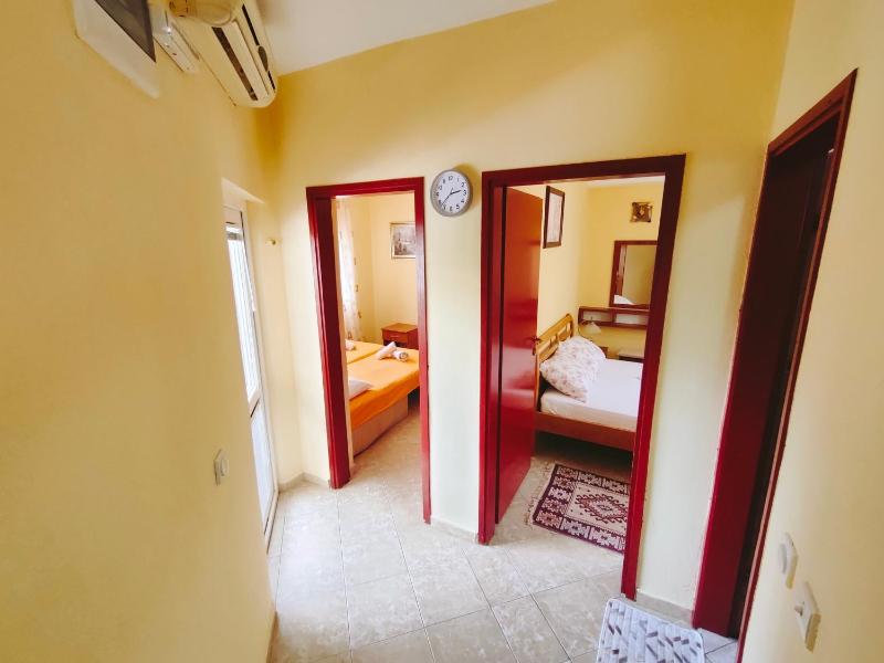 Family One-Bedroom Apartment image 4