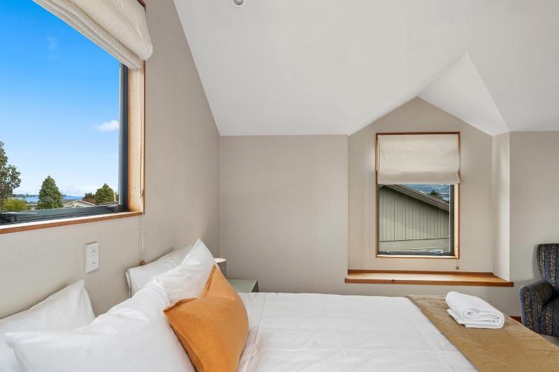 Lake Escape - Taupo - image 13