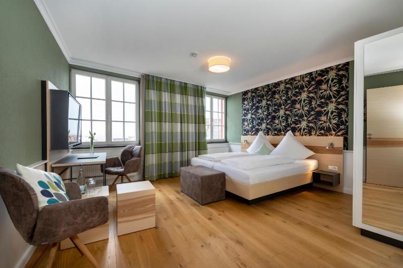 Comfort Double Room with Lake View image 1