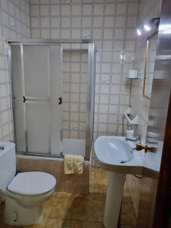 Triple Room with Private Bathroom image 2