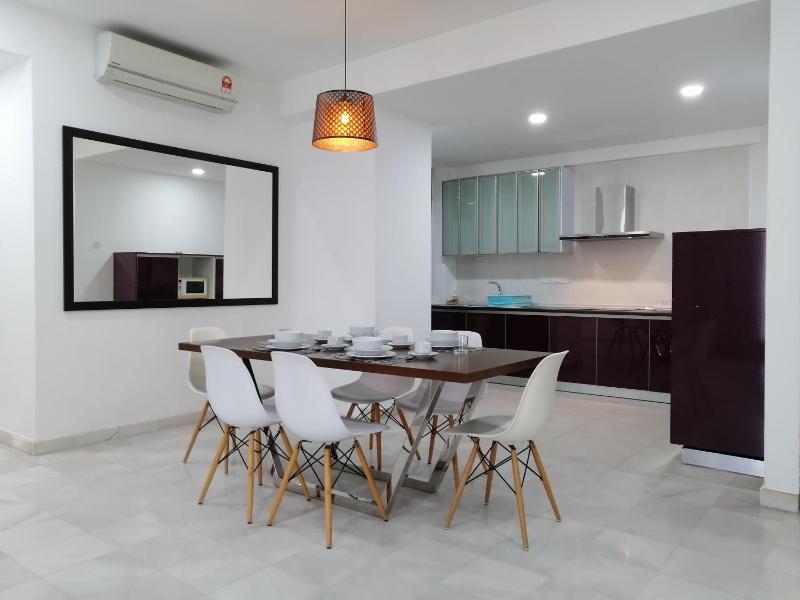 City Tropical Home I - image 16