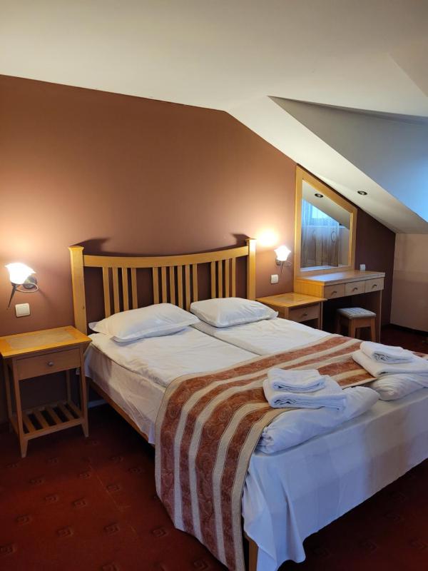 Apartment with Mountain View image 1